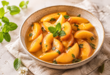 Pêches au sirop au Monbazillac et à la menthe